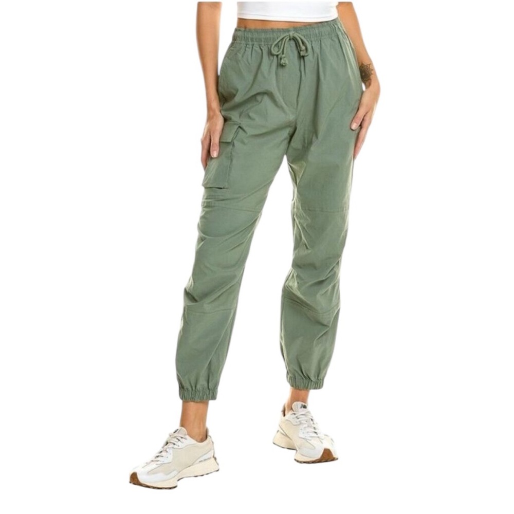 SWEATY BETTY Quinn Athleisure Cargo Joggers in sage green